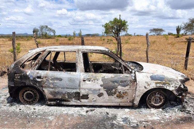 Imagem Forte Corpos Carbonizados Dentro De Carro Hora Do Bico Hora