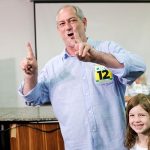 Ciro Gomes votou com a netinha