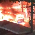 88360,onibus-e-incendiado-em-ondina-pm-e-corpo-de-bombeiros-sao-acionados-3